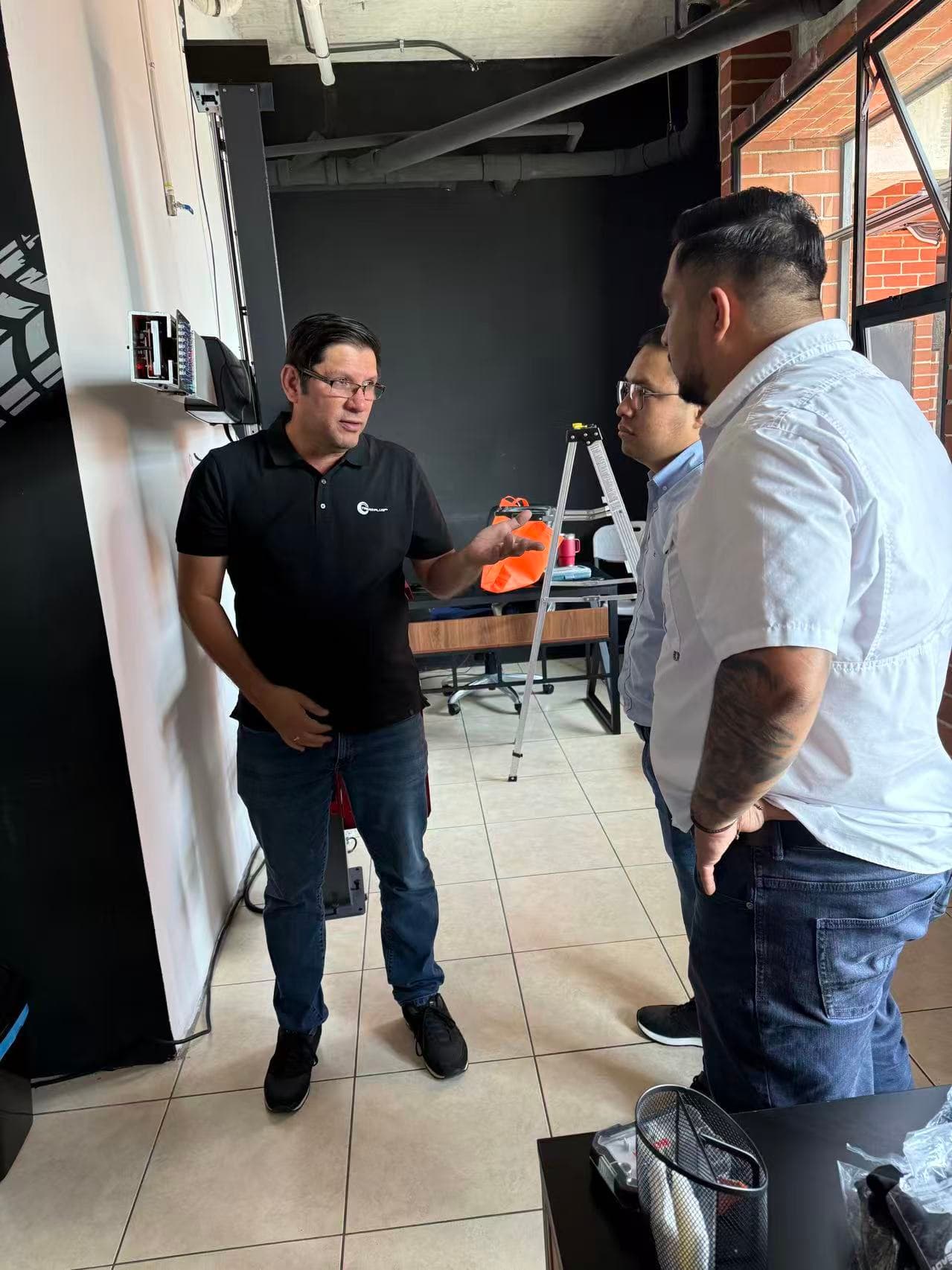 Allan Monge conducting product and service training with the Autosomath team in Guatemala City