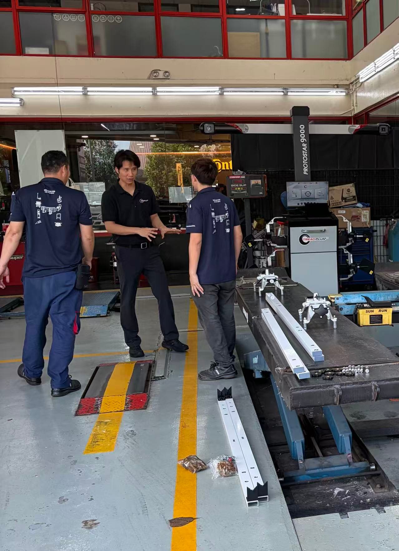 David Li training a Singapore distributor team on the TreadPlus 9000 Essential wheel aligner