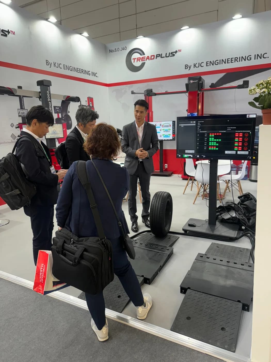 TreadPlus equipment demonstration at Automechanika Frankfurt